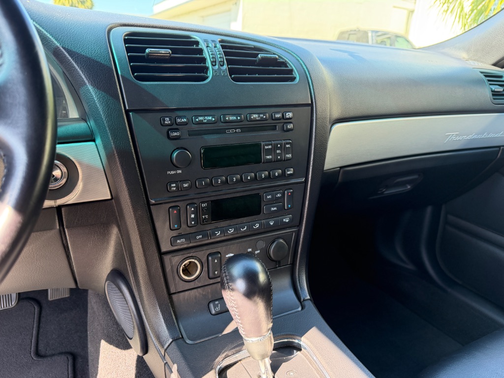 2005 Ford Thunderbird Deluxe - Photo 23