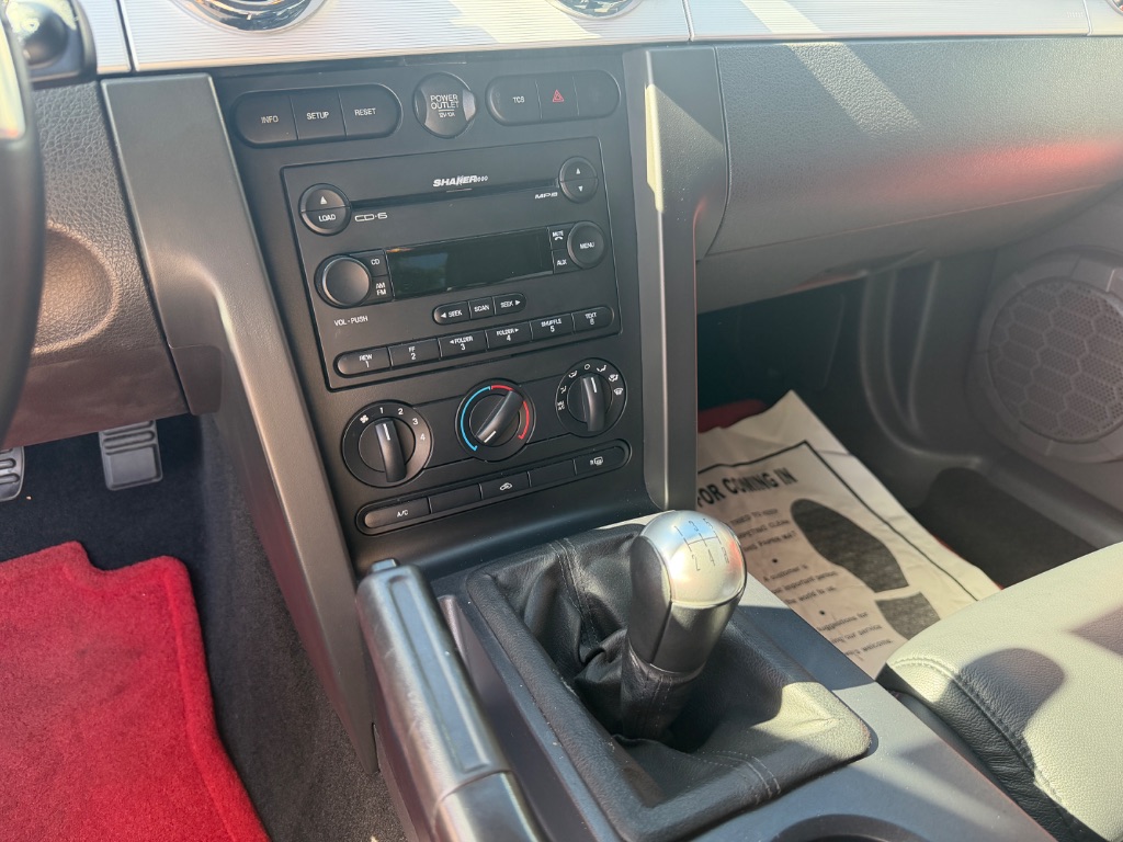 2006 Ford Mustang GT Deluxe - Photo 24