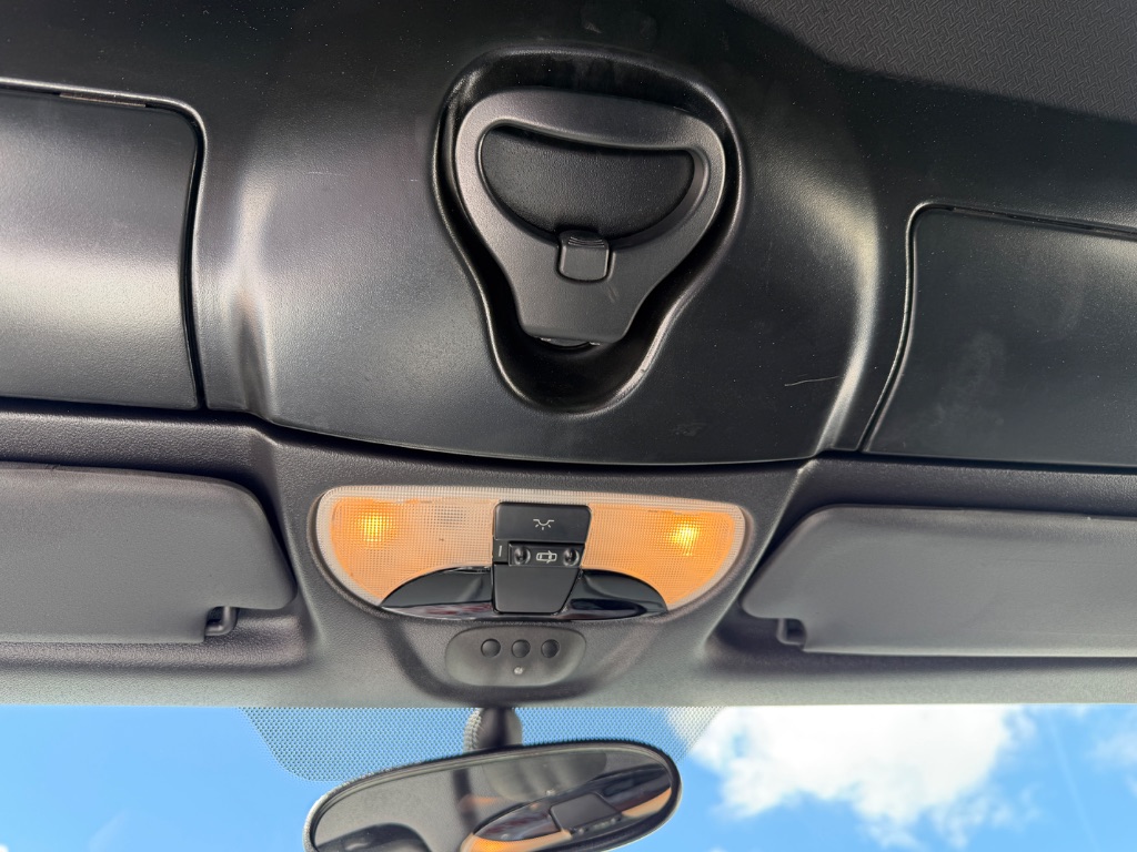 2005 Chrysler Crossfire Base - Photo 30